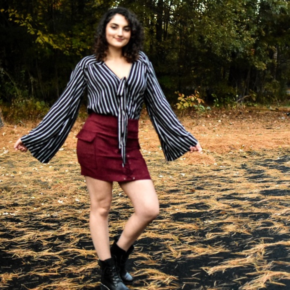 LACE-UP VEGAN SUEDE BODYCON MINI SKIRT in burgundy - Picture 3 of 8